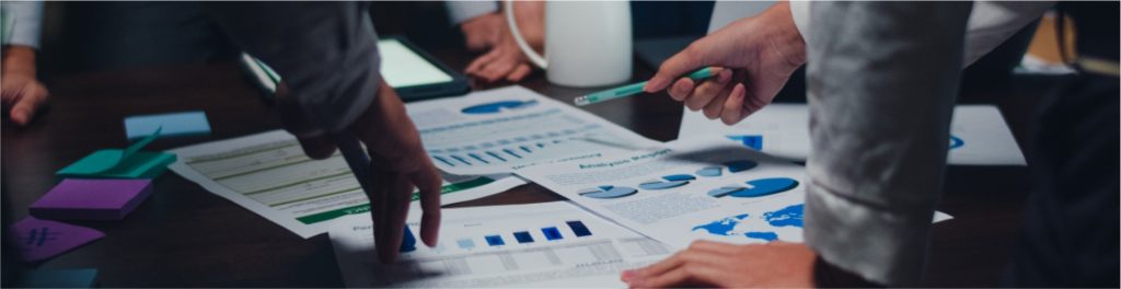millennial-asia-businessmen-businesswomen-meeting-brainstorming-ideas-about-new-paperwork-project-colleagues-working-together-planning-success-strategy-enjoy-teamwork-small-modern-night-office